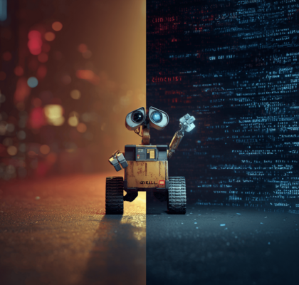 Zwei Szenen: Coding-Roboter und digitale Code-Blöcke.